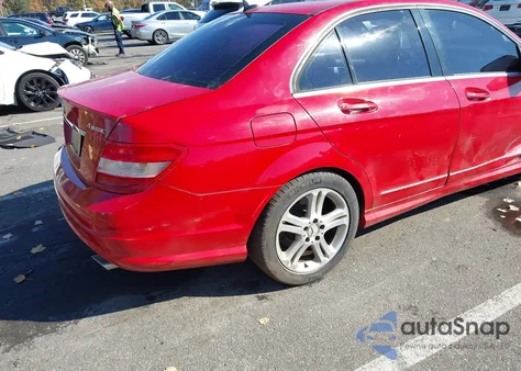 2008 Mercedes-Benz C 300 z USA, uszkodzony, nr VIN WDDGF81XX8F130115